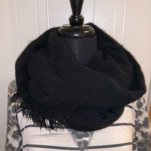 BLACK INFINITY SCARF